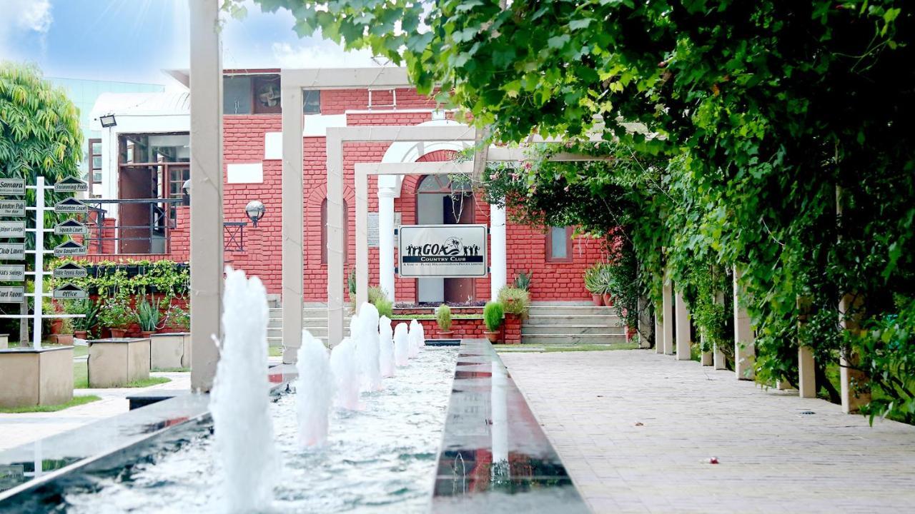 ホテル Goa Country Club グルガウン エクステリア 写真